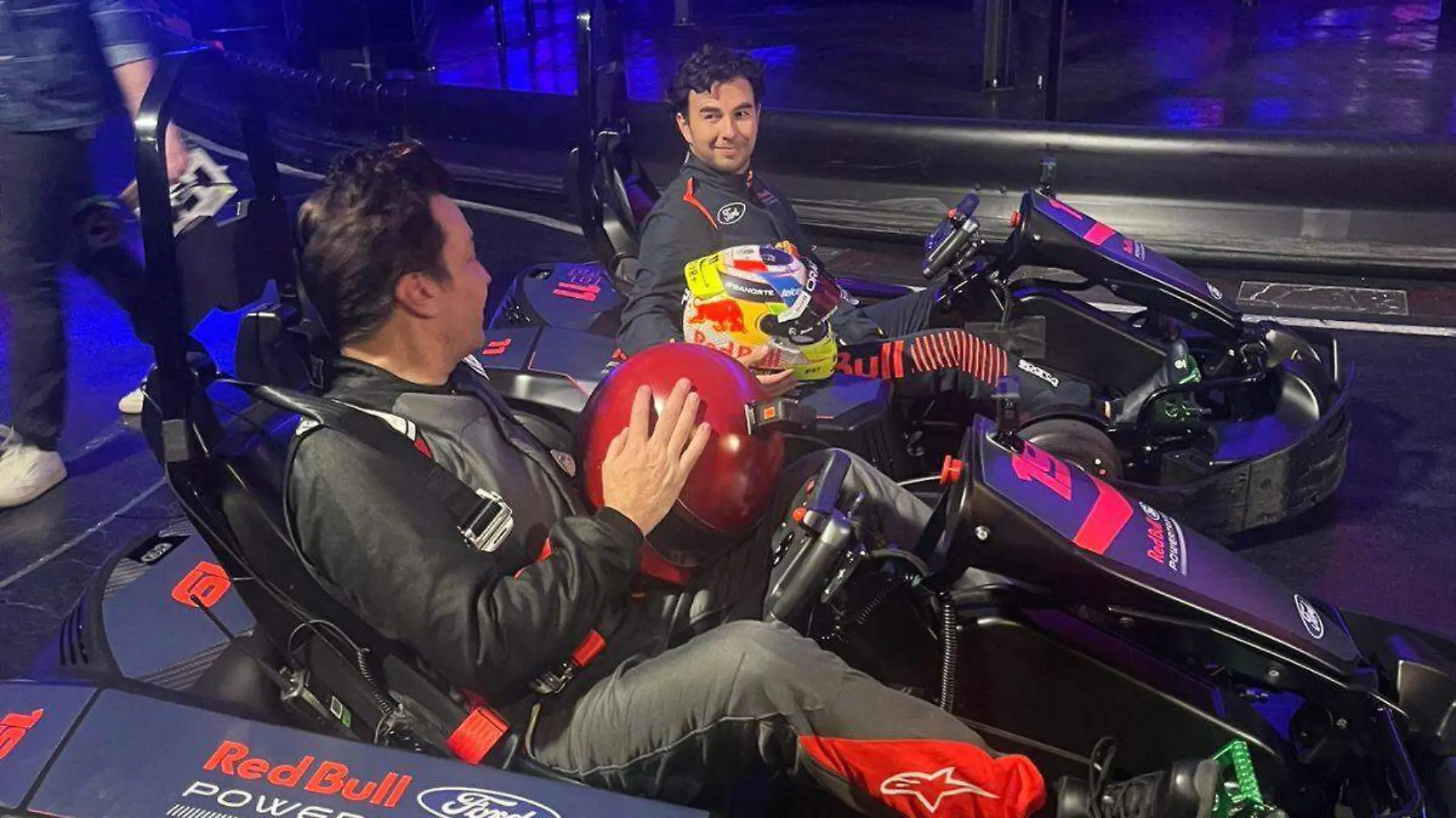 Checo Pérez se enfrenta a Jimmy Fallon en carrera de Go Karts